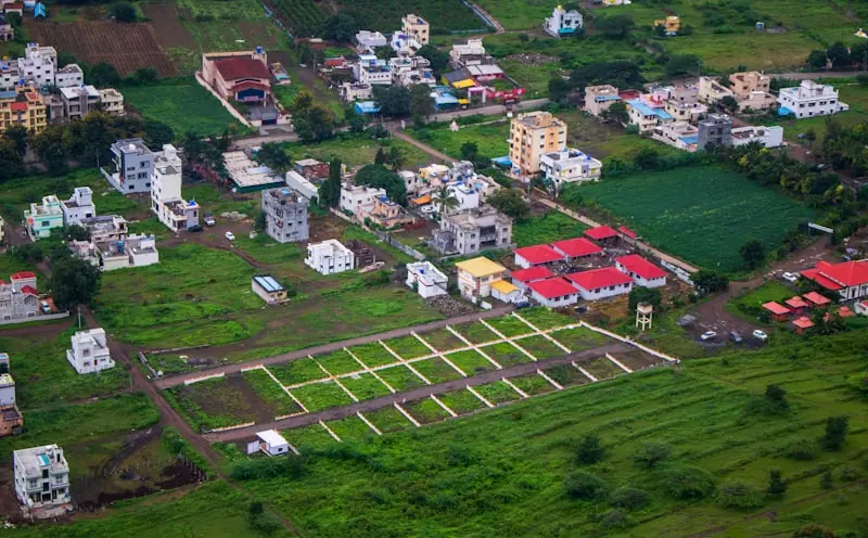 1 Kanal Corner Plot, Sector C — Facing Park